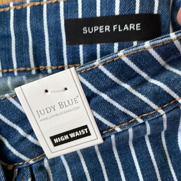 Judy Blue Plus Size Pin Stripe Super Flare Jeans 1/25 B16 - Picture 7 of 8